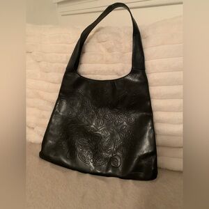 90’s inspired black shoulder bag with beautiful embroidered detail
